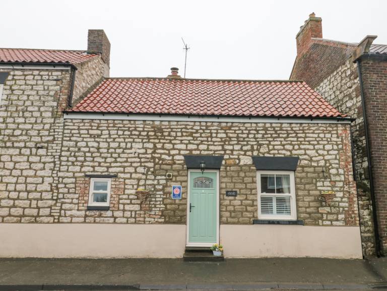 Cottage with garden — photo 2