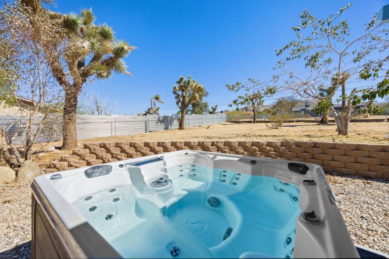 Children-friendly house with garden, hot tub & grill | Pets are welcome in San Bernardino, CA