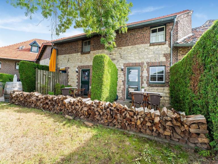 Cottage Eys