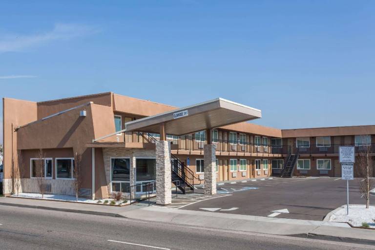 Days Inn by Wyndham Yosemite Area in Fresno, CA