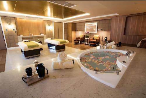 Luxury Spacious 3Bedrooms with Maid's Room Bunkbed Massage Chair Bayview Free Pool & Parking Near Ok — photo 3