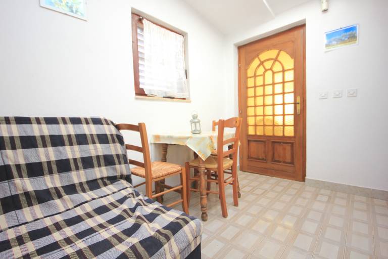 Rental apartment with garden, pool & grill — photo 5