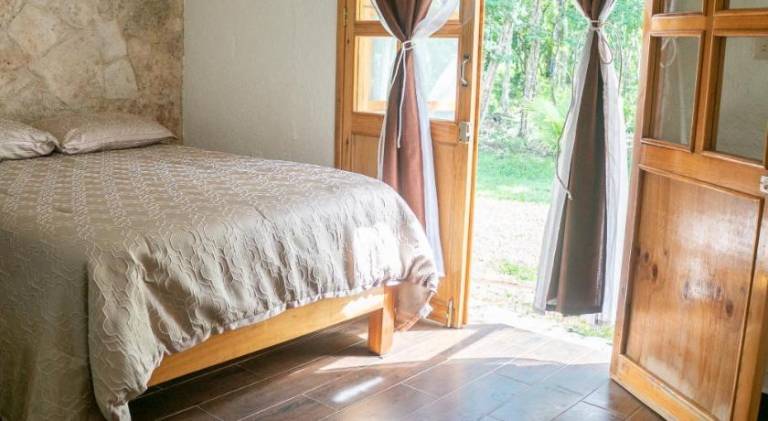 Beautiful lodge with terrace, pool & garden | Pet-friendly — photo 2