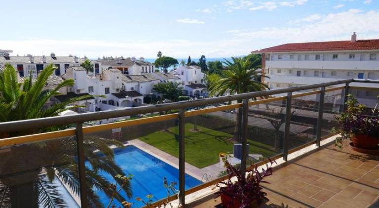 Holiday apartment with yard, patio & private pool | Next to the beach | Dogs allowed in Cambrils