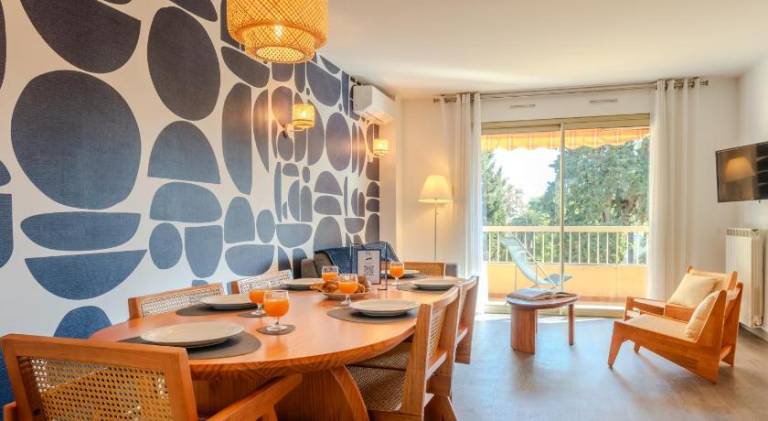 Serviced apartment with terrace, yard & private pool | Suitable for remote work | Dogs allowed — photo 3