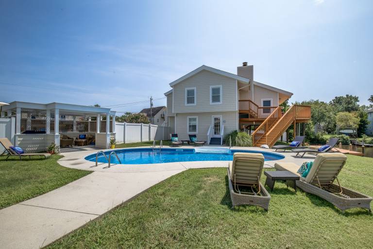 Vacation home with barbecue & private pool — photo 3