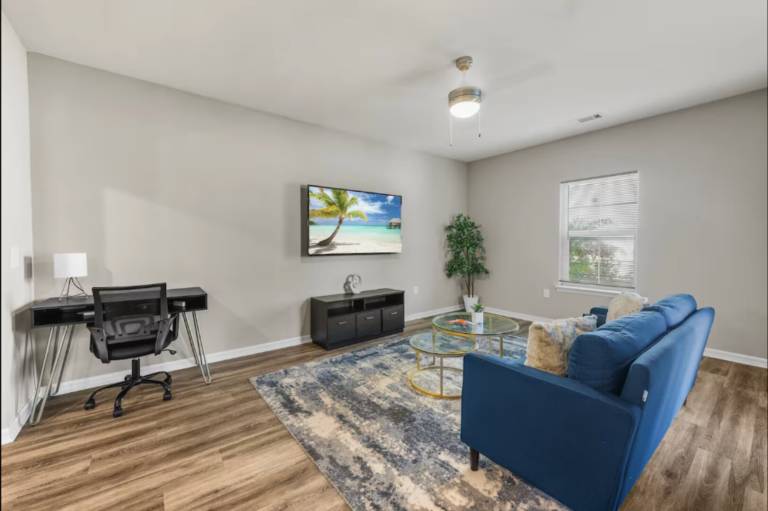 Condo with pool — photo 3