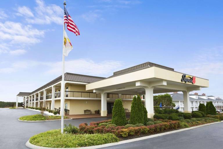 Super 8 By Wyndham Calhoun in Calhoun, GA