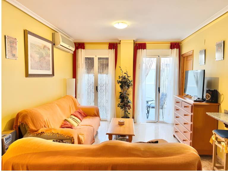 Family-oriented pleasant holiday apartment with yard, patio & pool | Next to the beach | Pet-friendly in València