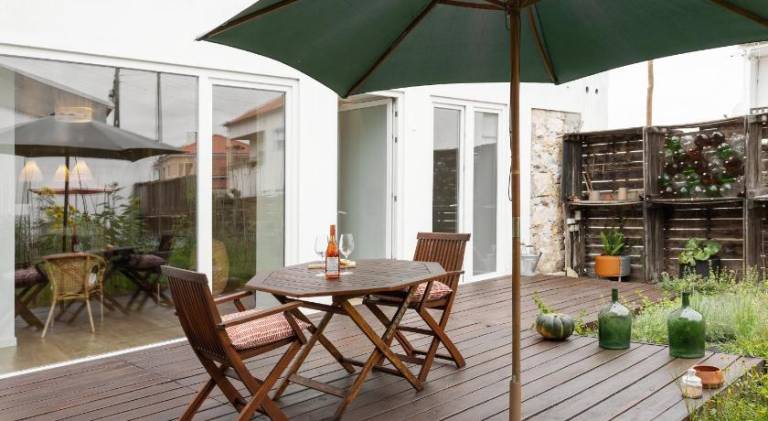 House with patio & yard in Leiria