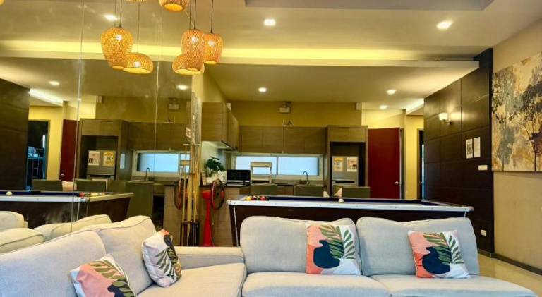 Villa with pool & jacuzzi — photo 5