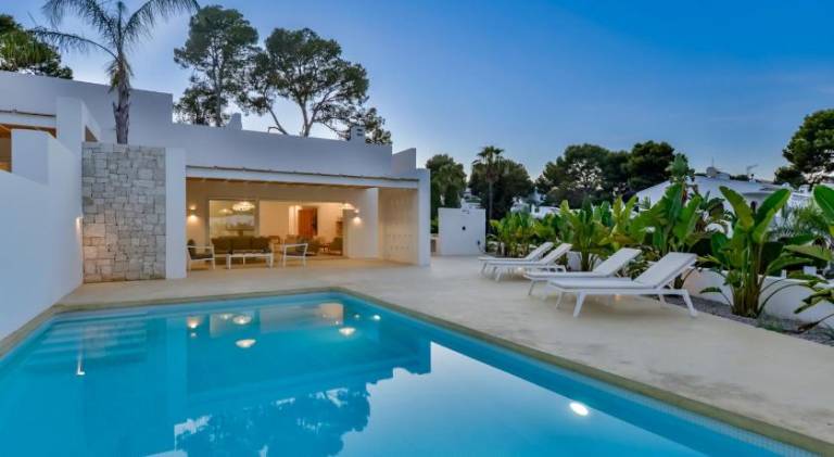 Villa with pool in Mora