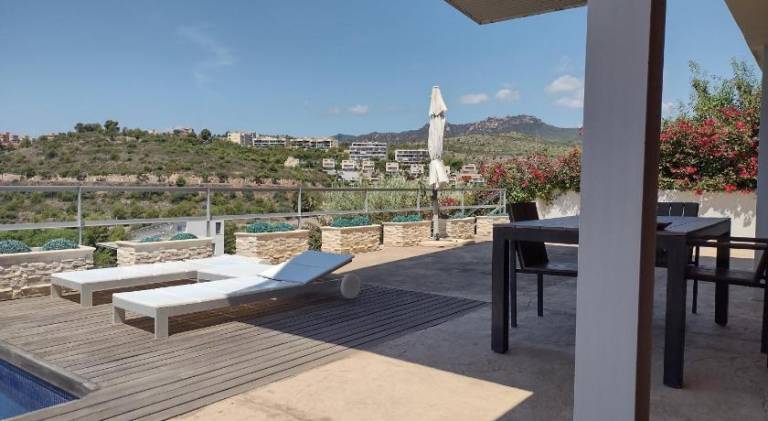 Villa with pool — photo 3