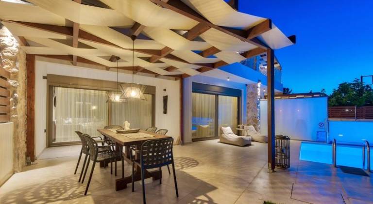 Villa with pool — photo 2