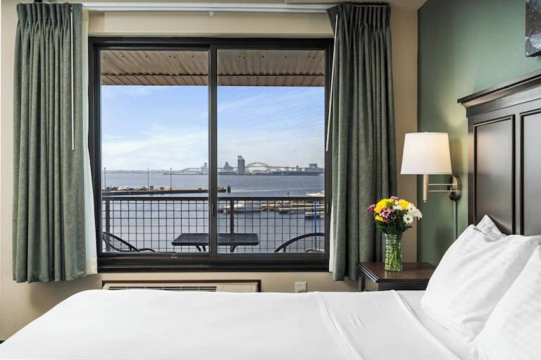 Park Point Marina Inn