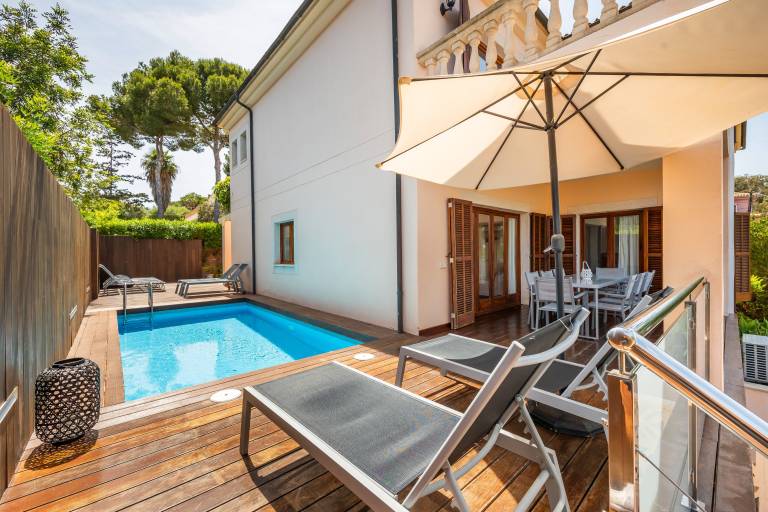 Ferienhaus Tomymar mit Pool WLAN Garten und Terrasse