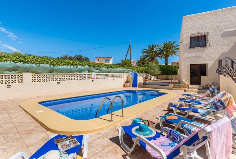 Fully equipped villa with private pool, yard & patio | Pet-friendly — photo 2