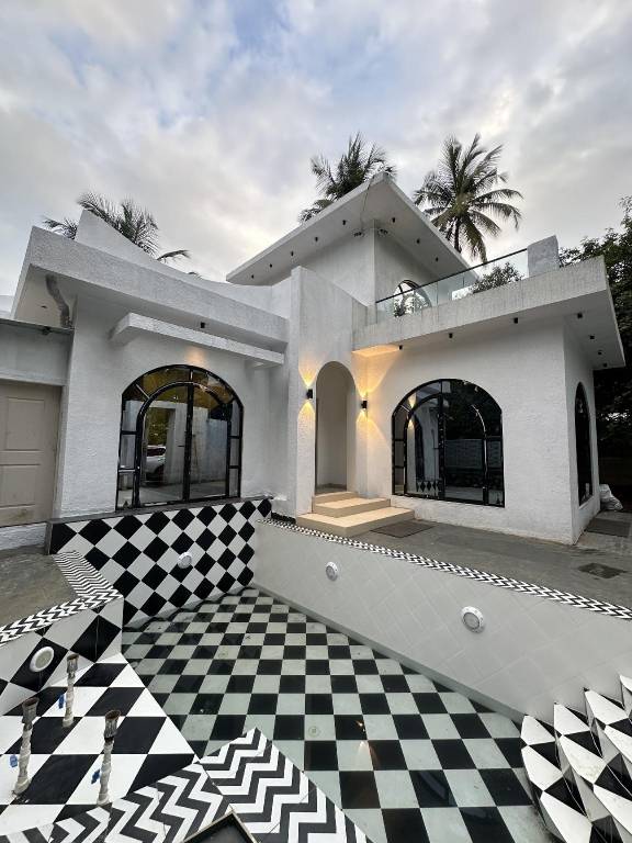 Villa with pool & BBQ in Alibag