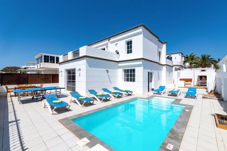 Villa Tías