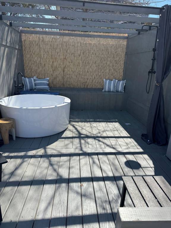 Cabin Center Moriches