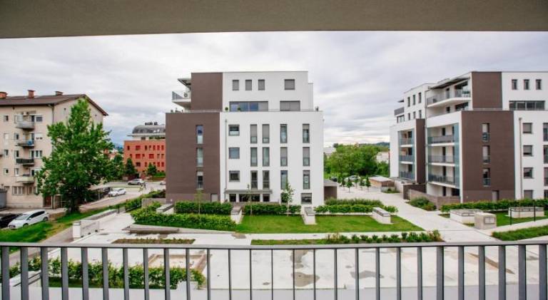 Bright 2-Bed Apartment Free WiFi and Walk to Old Town — photo 2