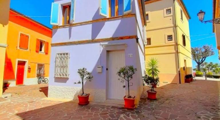 Vacation home with 2 rooms for 4 persons in Sirolo