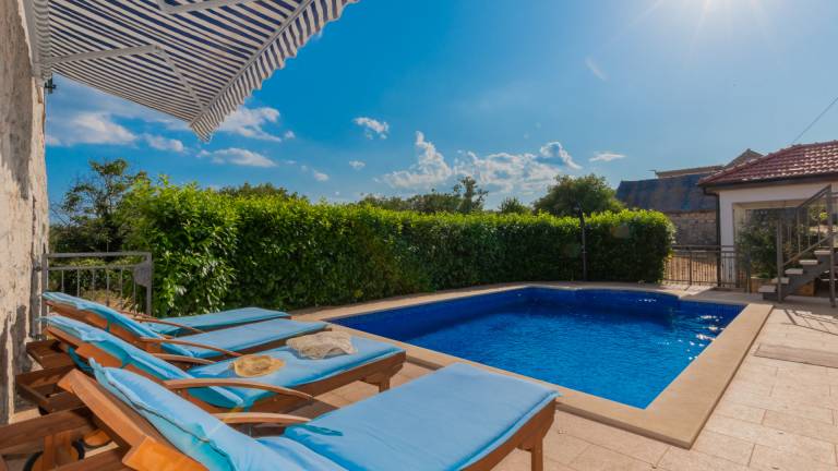 Villa with barbeque, patio & private pool | Pet-friendly — photo 2