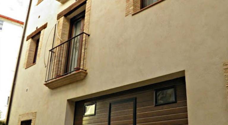 Rental apartment with patio — photo 3