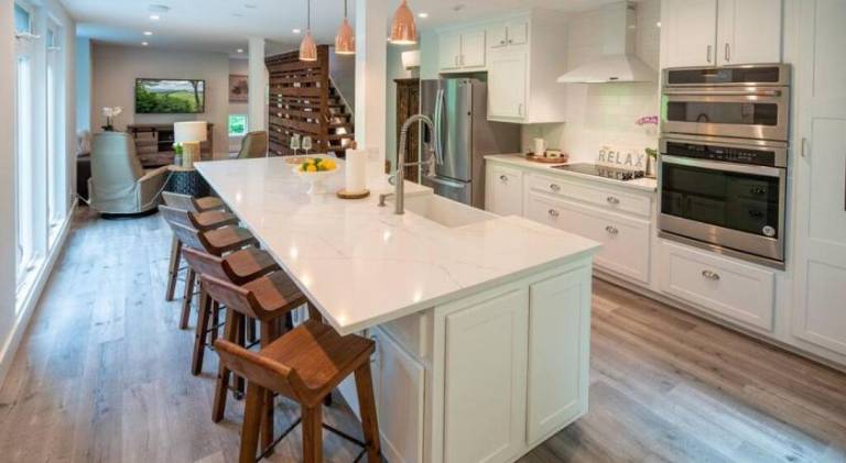 Hillside Hideaway- Container Home in Blowing Rock (4 miles from Appalachian Ski Mountain) — photo 3