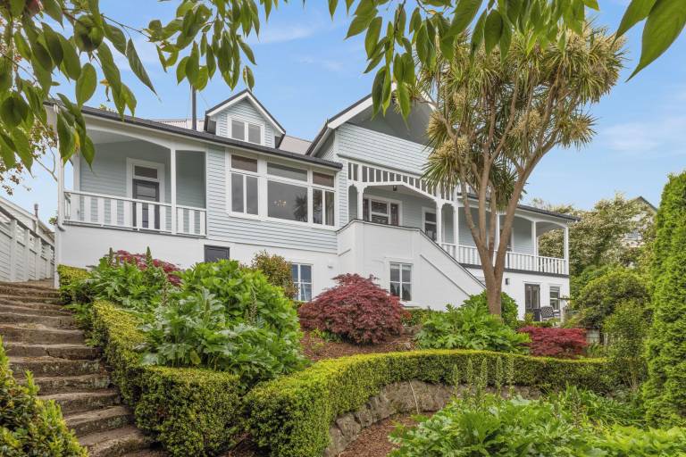 Villa  Bluff Hill