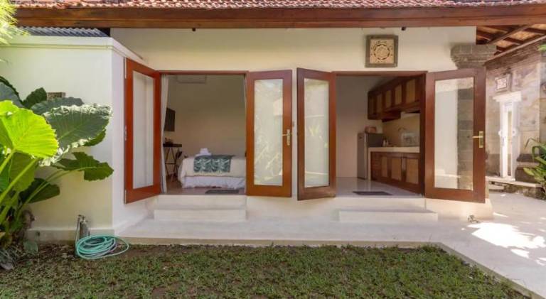 Spacious villa with pool | Pet-friendly — photo 4