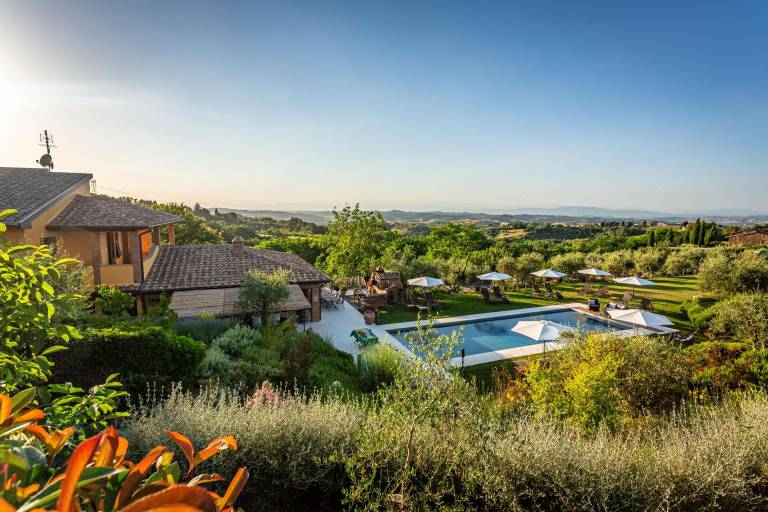 Villa with grill, garden & pool | Panoramic view — photo 4