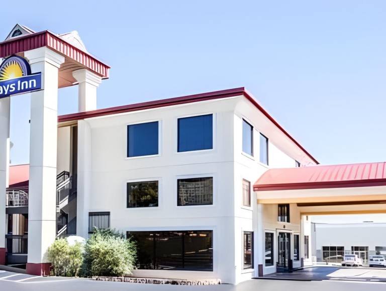 Days Inn by Wyndham Dalton in Dalton, GA