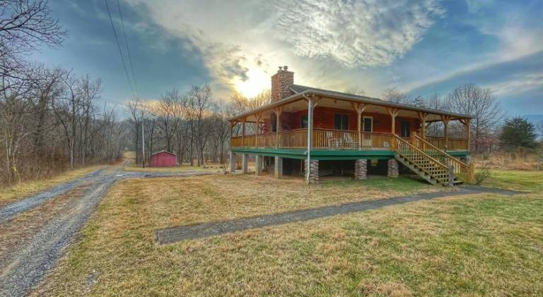 Vacation home with hot tub in Luray, VA