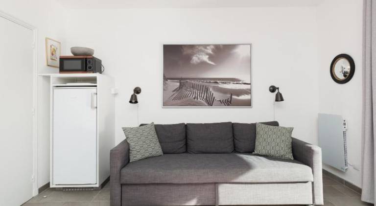 Rental apartment with patio & pool — photo 2