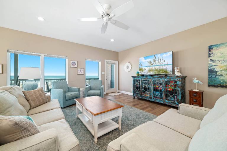 Vacation home with barbecue & pool | Beach view — photo 2