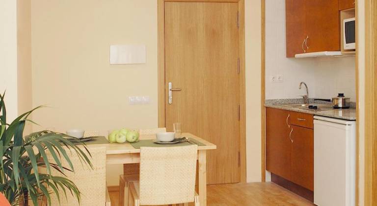 Serviced apartment with garden & terrace — photo 4