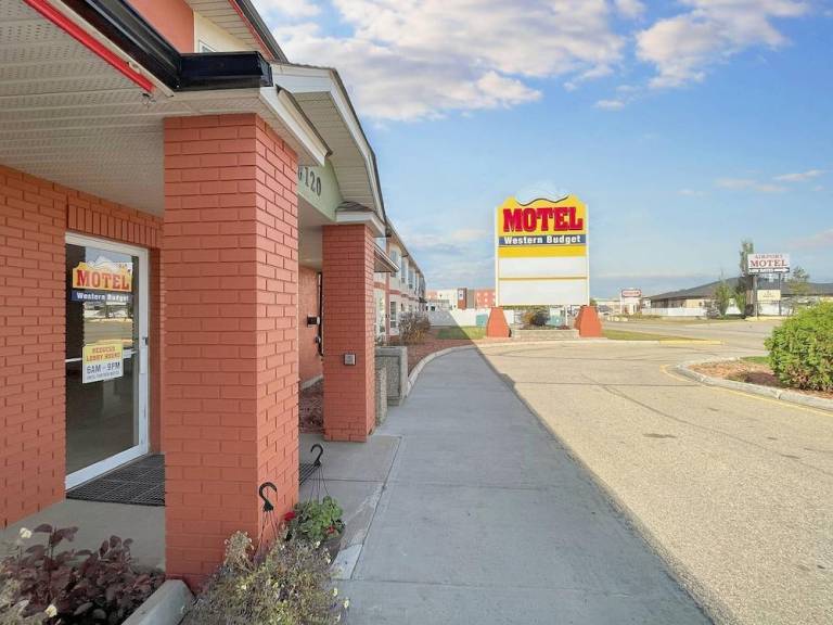 Western Budget Motel 1 in Leduc, AB