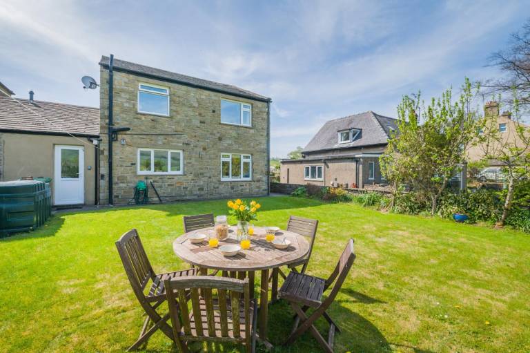 Cottage with yard in Hawes