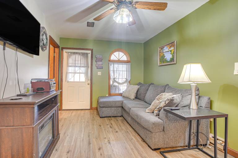 Quaint Zanesville Home w/ Game Room & Yard! — photo 3