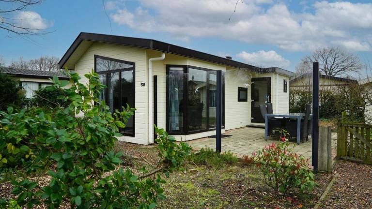 Ferienhaus mit Pool, Terrasse und Whirlpool