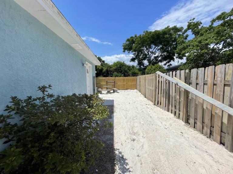 Vacation home with private pool & barbecue — photo 5