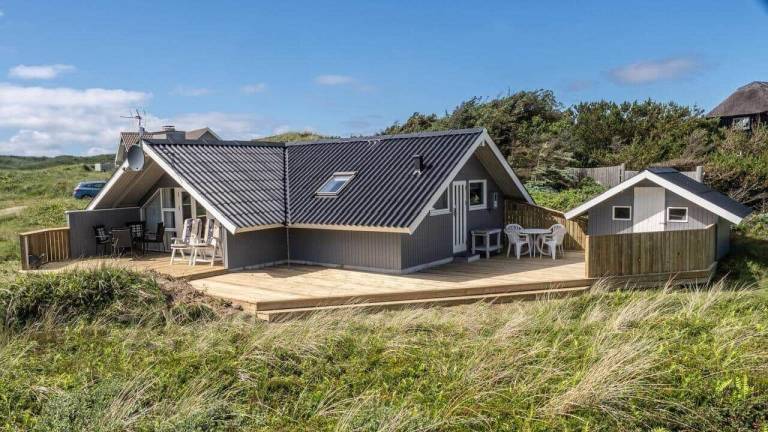 House with garden, patio & barbeque | Beach nearby | Dogs allowed — photo 2