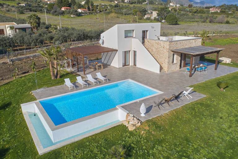Fully equipped villa with private pool, garden & barbeque | Pets are welcome — photo 5