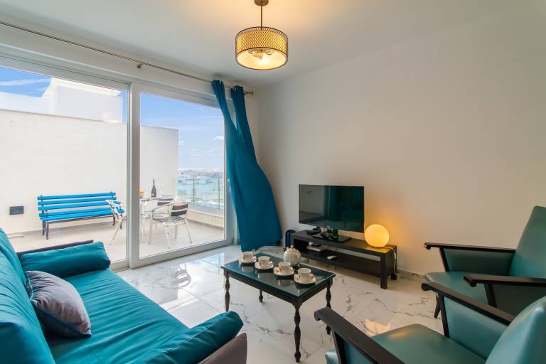 A Sunny Penthouse Modern 2 bdr Sliema