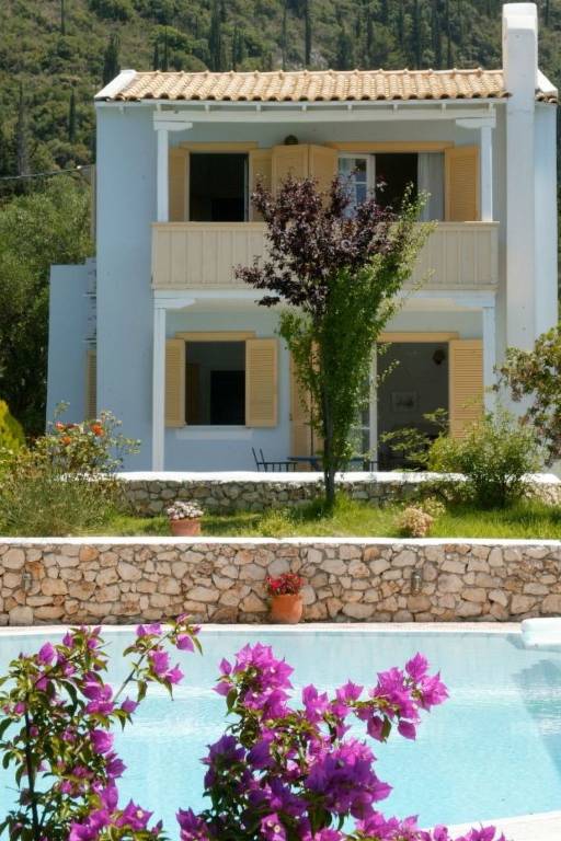 Beautiful apartment with barbeque, pool & yard | Dogs allowed — photo 3