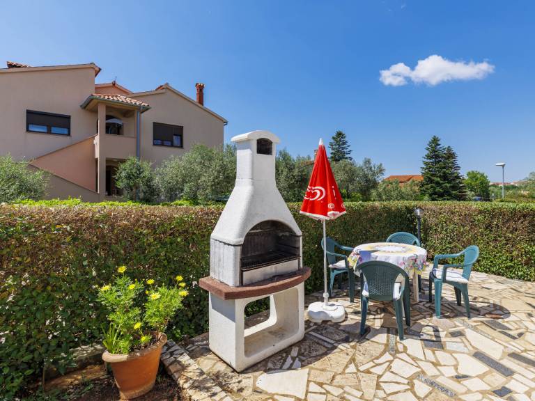 Holiday apartment with barbeque, terrace & garden | Pet-friendly — photo 2