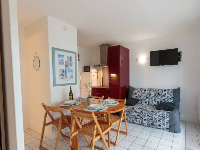 Rental apartment with yard, pool & terrace | Pets allowed — photo 4