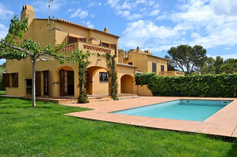Villa with patio, barbecue & garden | Pet-friendly — photo 5
