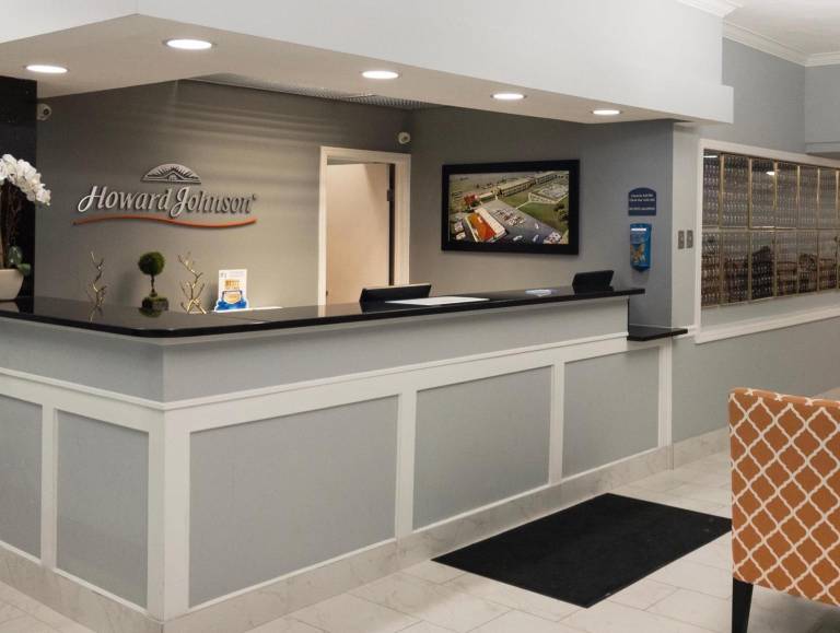 Howard Johnson by Wyndham Waukegan Great Lakes — photo 5